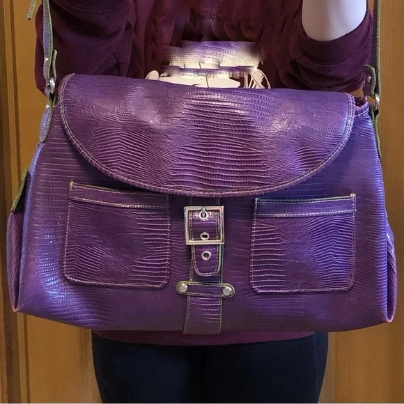 ⬇️ Valerie Stevens Purple Shoulder Bag with Sturdy Handles and Smooth Finish - Picture 5 of 17